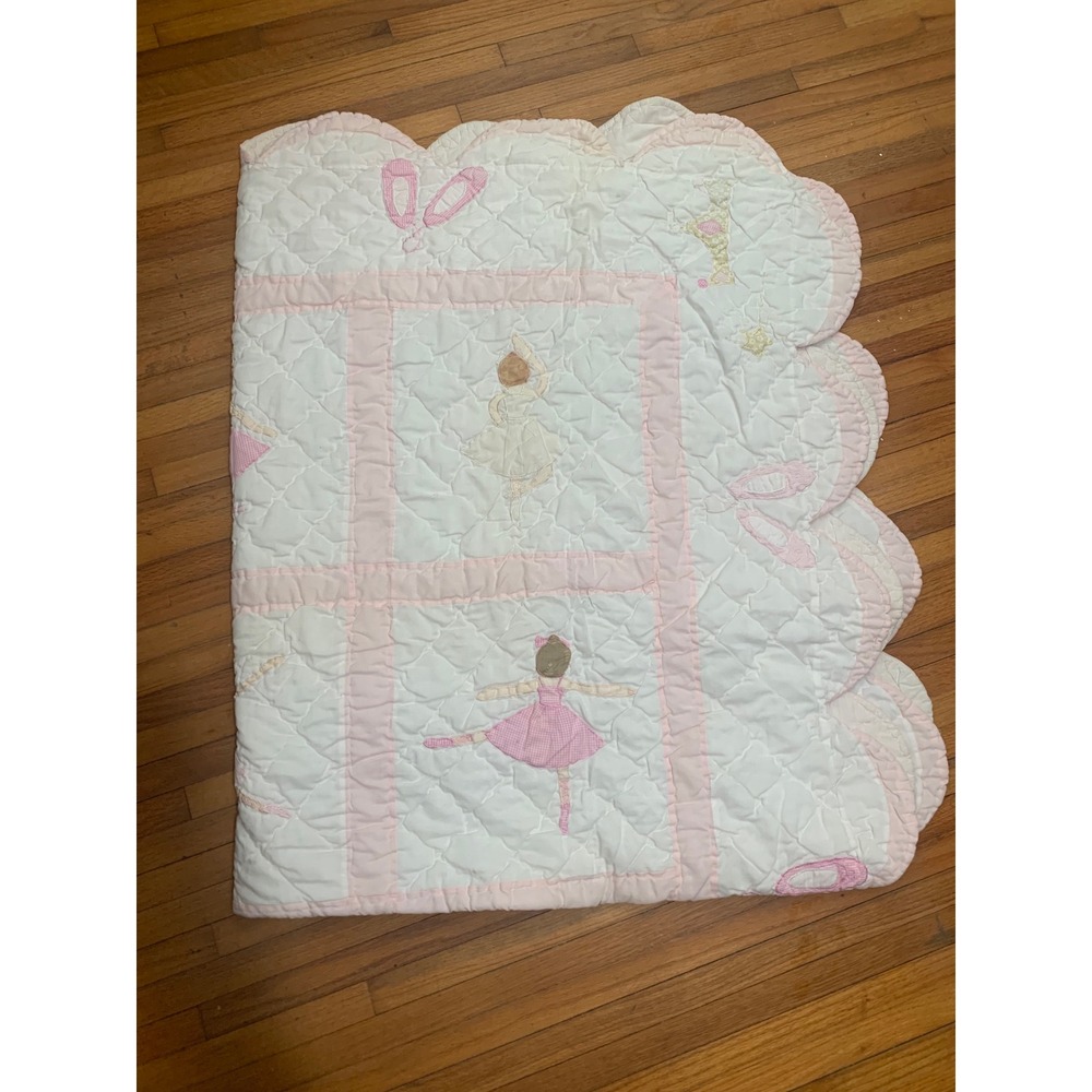 Vintage Ballerina Quilt Scalloped Edge Pink White Embroidered Bedspread 66x76